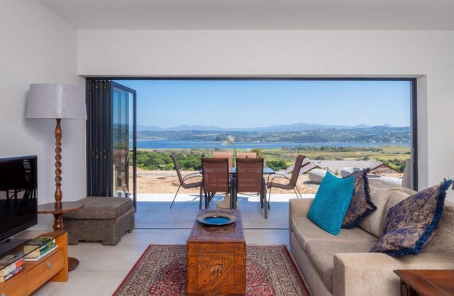 Heron's View - lagoon views and solar power @Lake Brenton, Knysna