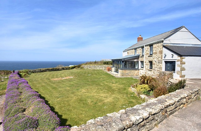 Hesken Cottage - stunning cottage with breath-taking sea views. Dog friendly.