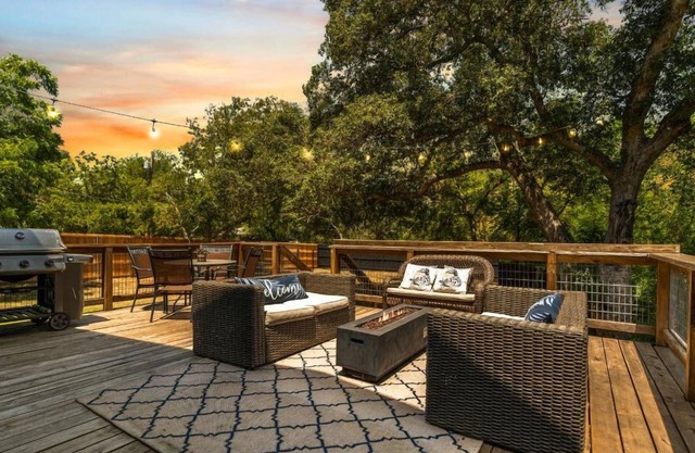 HGTV’s “LITTLE HOUSE” w/huge deck, fire table, grill