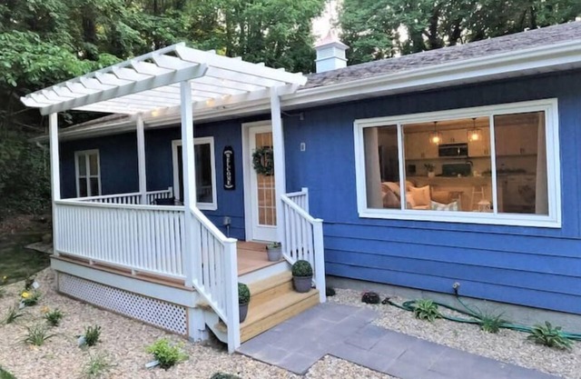 Hidden Cottage Near Notre Dame