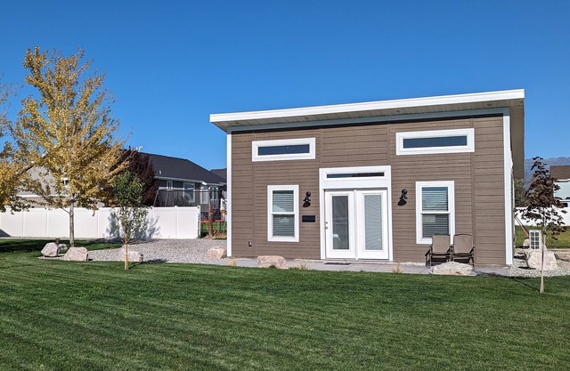 Hidden Gem! Cozy and Secluded 2 bedroom Guest House *No Cleaning fee*