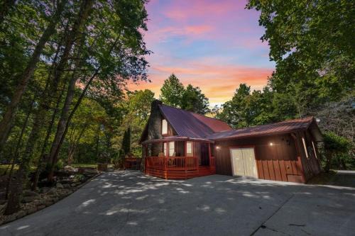Hidden Hollow Cabin in the Smoky Mountains