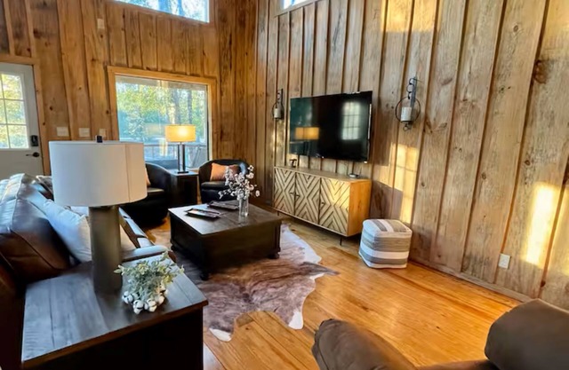 Hidden Oaks Homey Cabin #6