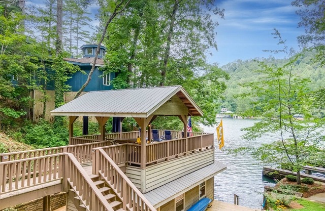 Hide-A-Way Cove – Luxury Lakefront Retreat on Lake Burton
