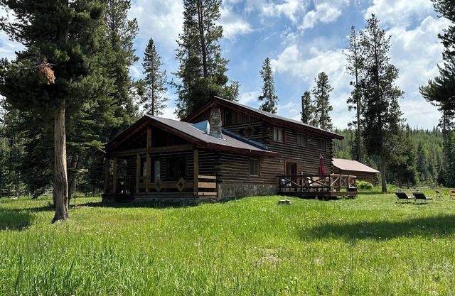 Hideaway Haven! Secluded Cabin Nestled Against The Routt National Forest.