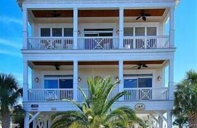 High Cotton, 6 Bedroom, 8 Bath, Sleeps 22, Private Pool and Floating Dock!