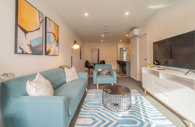 High End Centrally located apartment with carpark