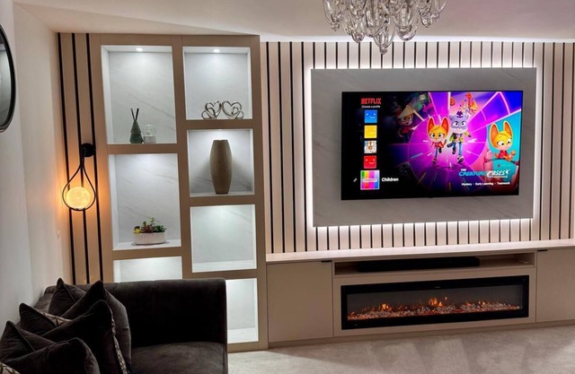 High end Spacious 4 Bedroom - free parking and free WiFi/Big Garden