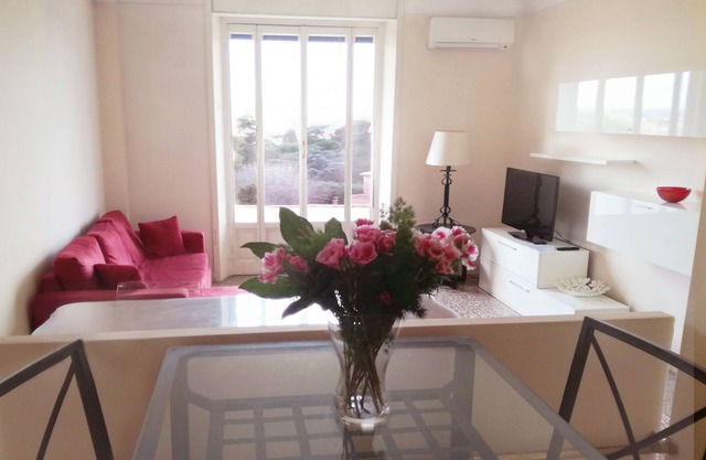 High floor, comfortable, panoramic 5-10 minutes from the Colosseum