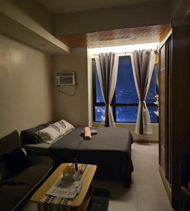 High-Floor Studio with City Views- Skystay 3803 by D