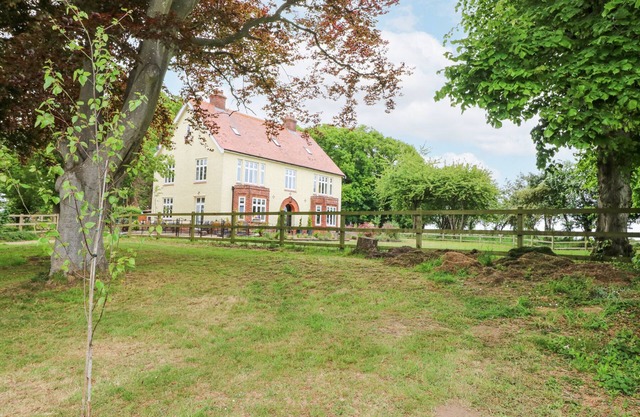 HIGH HOUSE, pet friendly, luxury holiday cottage in Southrepps