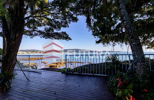 HIGH STANDARD HOUSE WITH 05 BEDROOMS ON THE BEACH OF LAGOINHA-BOMBINHAS/SC
