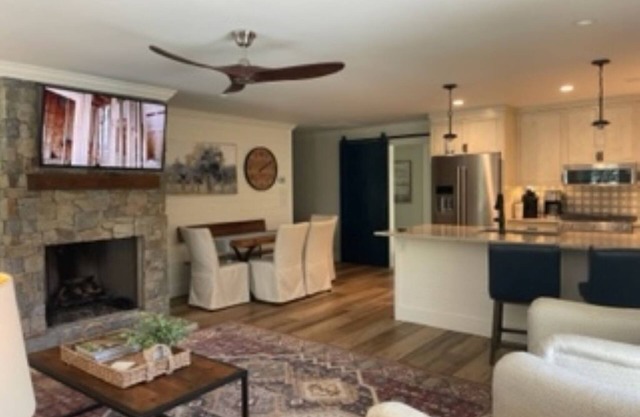 Highlands! Amazing Location, Enjoy Comfort, Style & Dog Friendly!