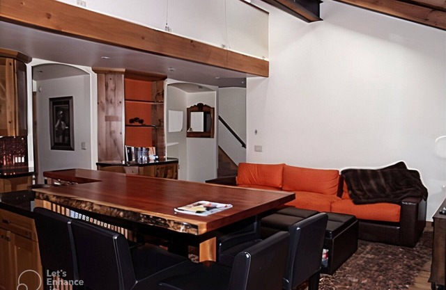 Highly Rated 3 BdRm/3 BA in SMV; 7 min walk to slopes, shuttle at front door!