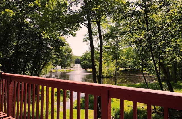 ★ - Highly Rated Waterfront: Hot Tub, Fireplace, Pet Friendly! -★