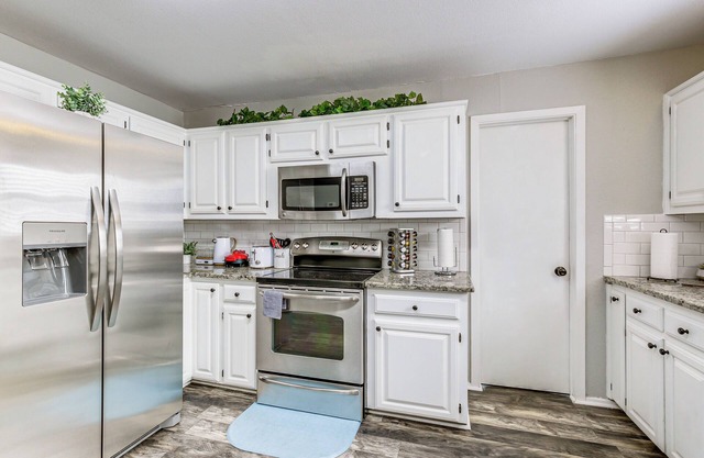 Hike, Fish & Golf: Home w/Patio in Greenville