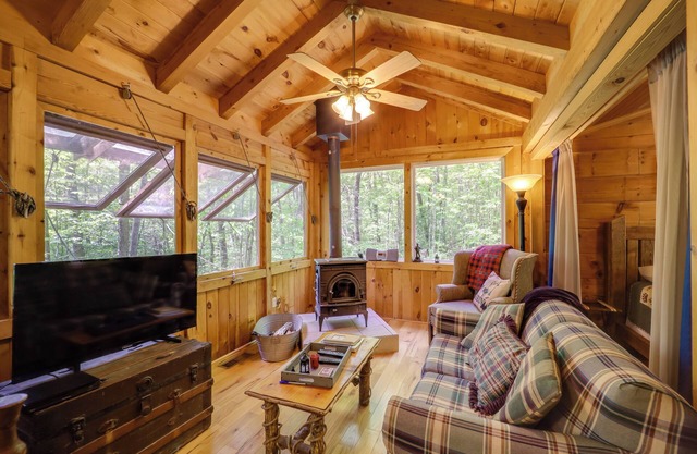 Hike, Soak & Unwind in Nature: Blue Ridge Cabin