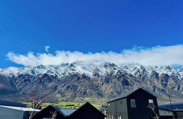 Hiking Golf Skiing Lake Remarkables 7 min Airport