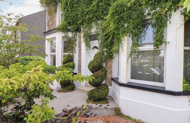 HILLCROFT, family friendly, character holiday cottage in St Austell