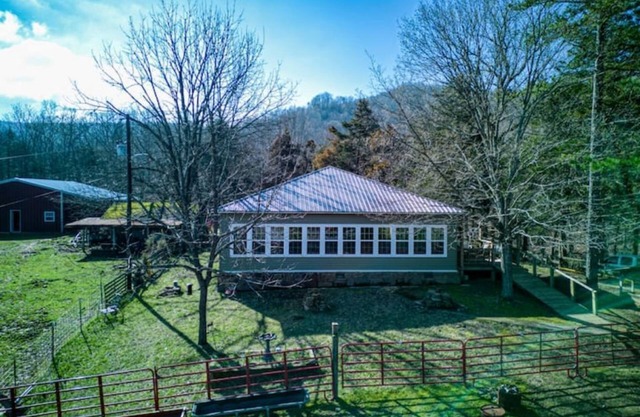 Hillsdale Cottage-Great Location