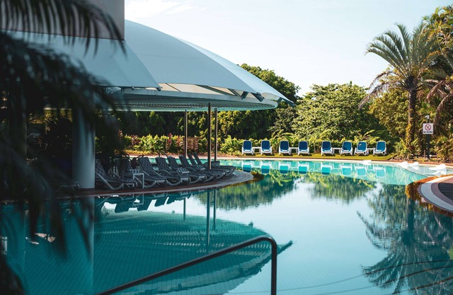 Hilton Cairns