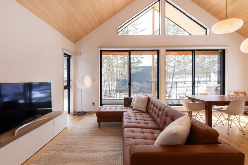 Hinoki Chalet by Hakuba White Fox Company