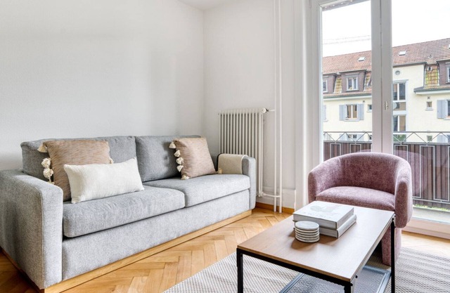 Hip Wipkingen 3.5 Room w/ Storage & W/D, 2 mins to Market, by Blueground