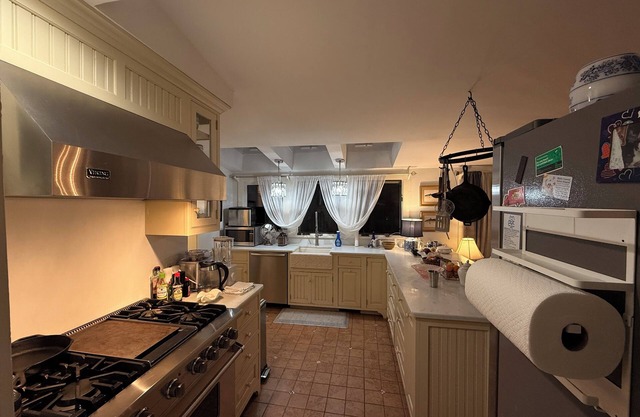 Historic Beautifully Preserved 1800’s Retreat - Large 1bd Apt in PJ Village