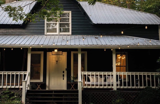 Historic cabin on 14 acres in the mountains of western NC, Wi-Fi & W-D