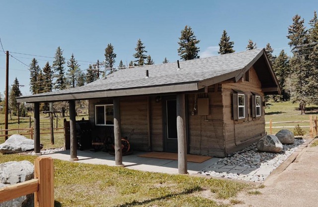 Historic cabin with unobstructed mountain view