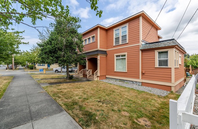 Historic Downtown Anacortes One Bedroom Apartment