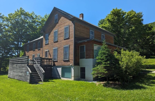 Historic Farmhouse 300+acres. 1 Gbps internet