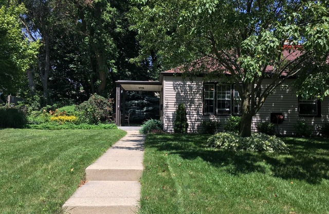 Historic Greendale Original within short walking distance of the quaint village