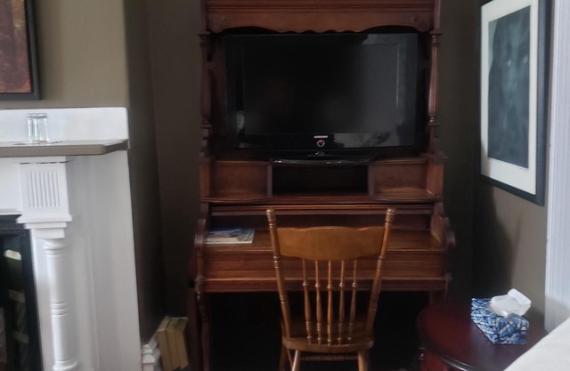 Historic guest house with outstanding downtown and harbour views