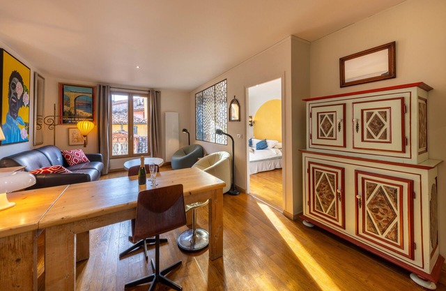 Historic Heart: Luxury Suite 100 Meters From the Beach. Rooftop Views.2-4 People