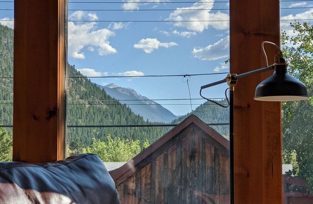 Historic Mountain House close to skiing & outdoor adventures