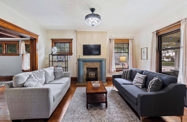 Historic Old West End Entire Home - 4 Bedrooms next to Arboretum