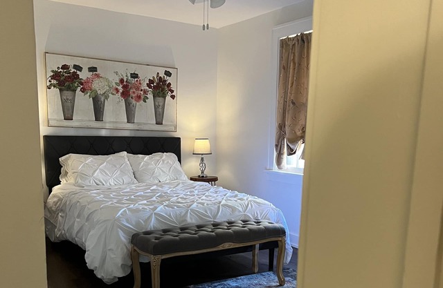 Historic Payer mansion! 1br/1ba