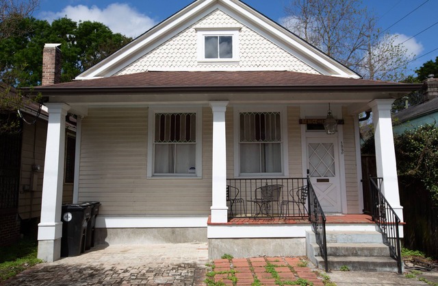 Historic Riverbend Cottage: Highly walkable neighborhood, 2 blocks to streetcar!