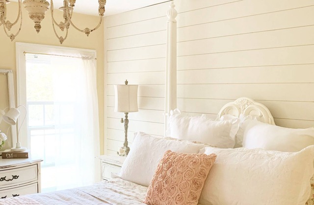 Historic Rose Cottage- pool, hot tub, treehouse, beach!