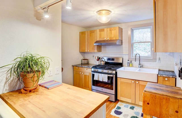 Historic Saugerties Home w/Deck: River Views!