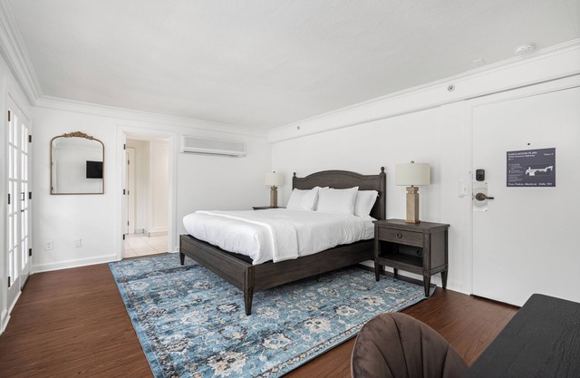 Historic Stonehouse Suite in Sonoma Wine Country!