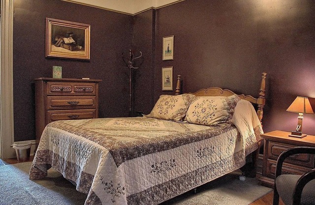 Historic Victorian Room/Private Bath + Views