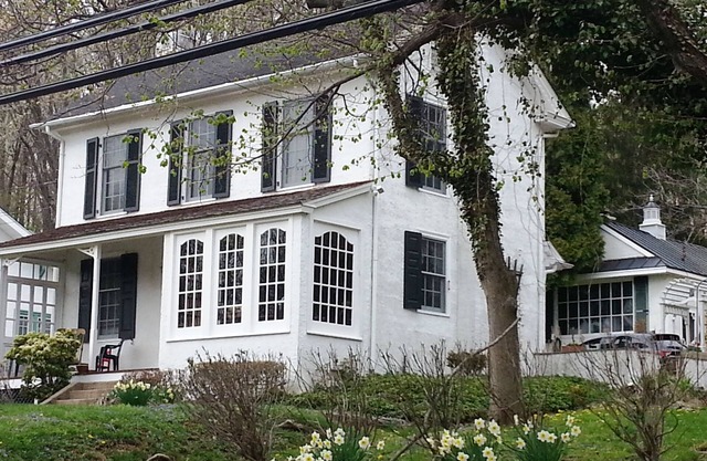 Historic Village Retreat Convienient To Everything