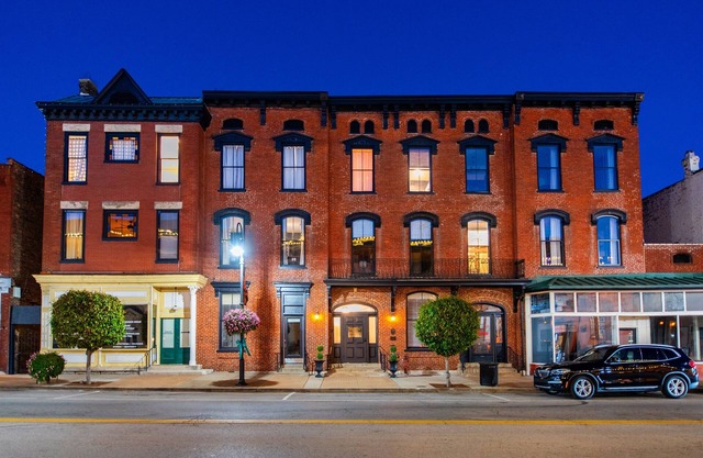Historic Woodford Buffalo Trace Distil - Sleeps 24