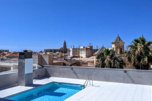 Historical center flat with pool, tennis & parking