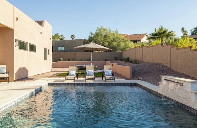 Hole-in-One Getaway: Swim, Golf & Unwind!