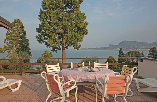 Holiday apartment Manerba del Garda for 1 - 7 persons with 3 bedrooms - Holiday apartment