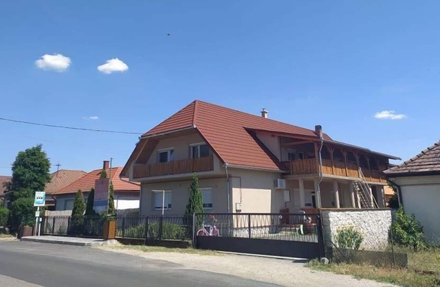 Ferienwohnung Balatonfenyves Für Personen 