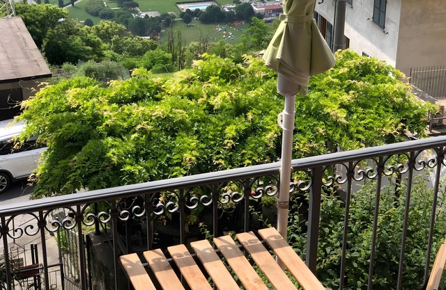 Holiday Apartment '3' with Lake View, Shared Pool and Wi-Fi